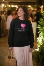 femme portant le sweat noir chrétien Laisse Jésus rythmer ta vie