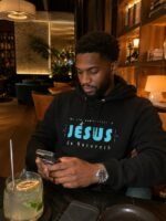 Sweat à capuche chrétien homme “Ma vie appartient à Jésus” – Image 4