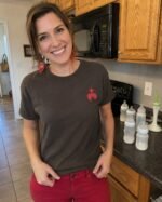 T-shirt brodé femme - Sacré-Cœur | Haut chrétien en coton – Image 9