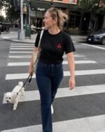T-shirt brodé femme - Sacré-Cœur | Haut chrétien en coton – Image 3