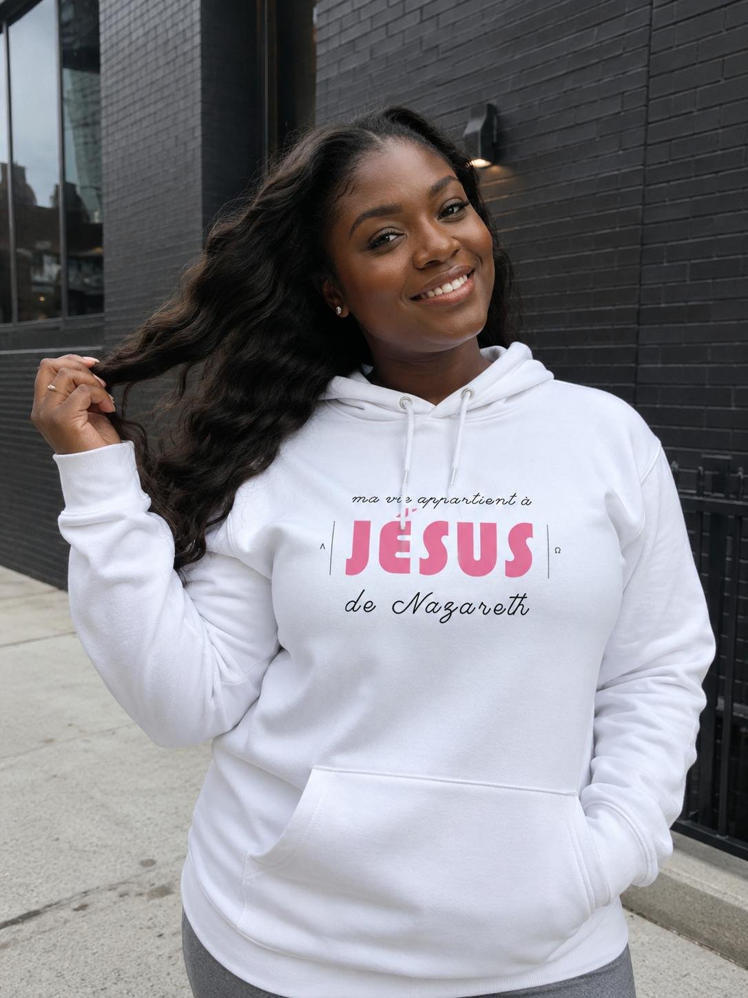 sweat-a-capuche-femme-ma-vie-appartient-a-jesus-blanc_ Sweat à capuche femme “Ma vie appartient à Jésus” | Blanc – Image 1