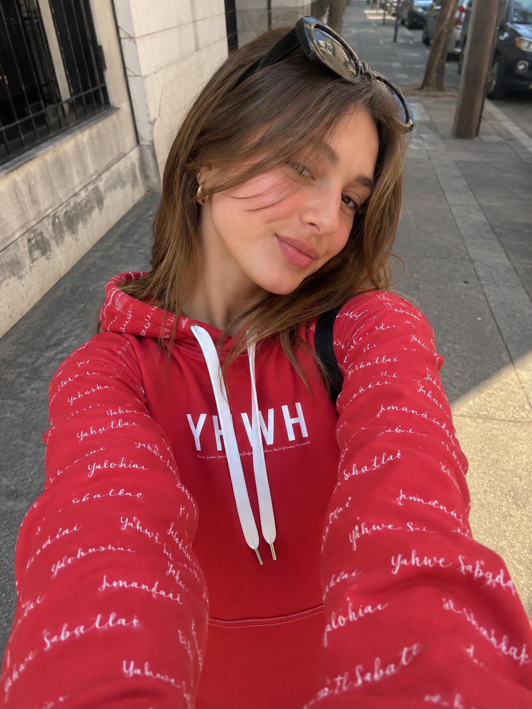 YHWH - Sweat à capuche femme rouge | Pull chrétien premium – Image 4