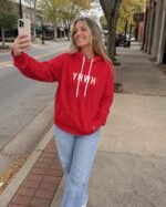 YHWH - Sweat à capuche femme rouge | Pull chrétien premium – Image 5