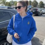 sweat-zippe-a-capuche-bleu-roi
