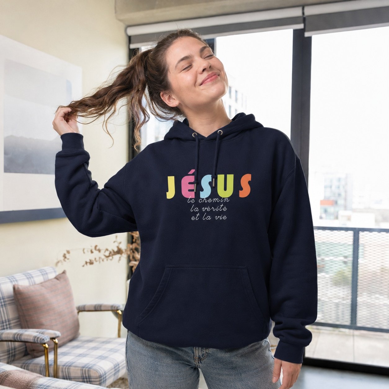 Sweatshirt chrétien à capuche «Jésus le chemin...» | Noir – Image 7