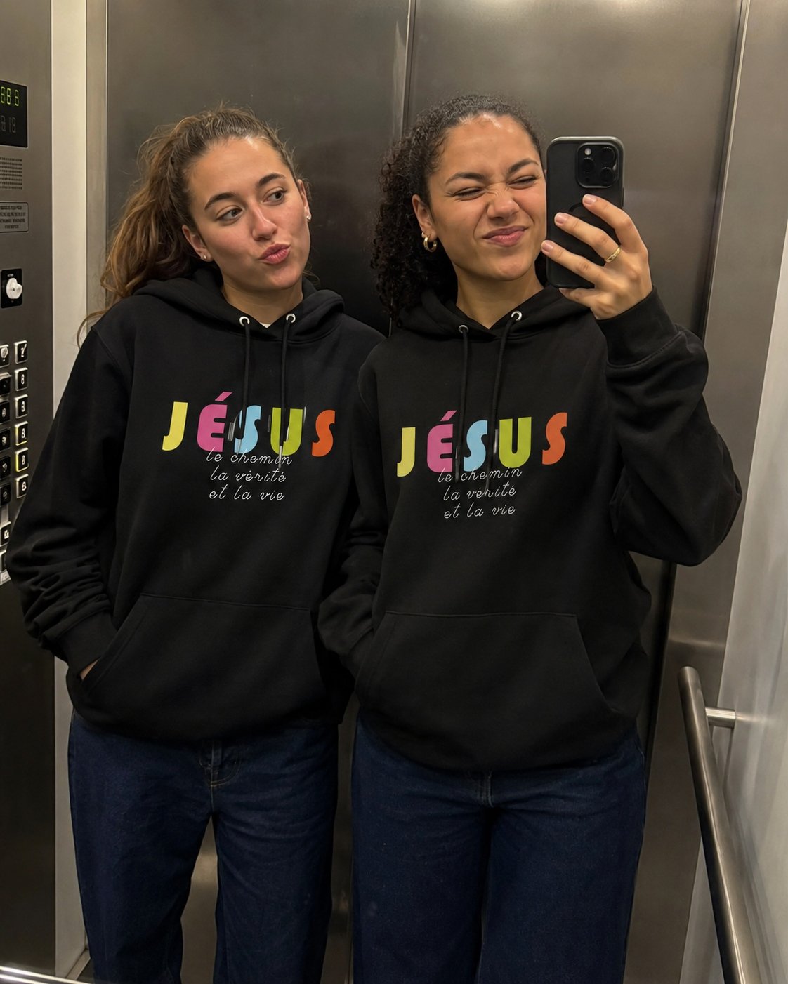 Sweatshirt chrétien à capuche «Jésus le chemin...» | Noir – Image 3