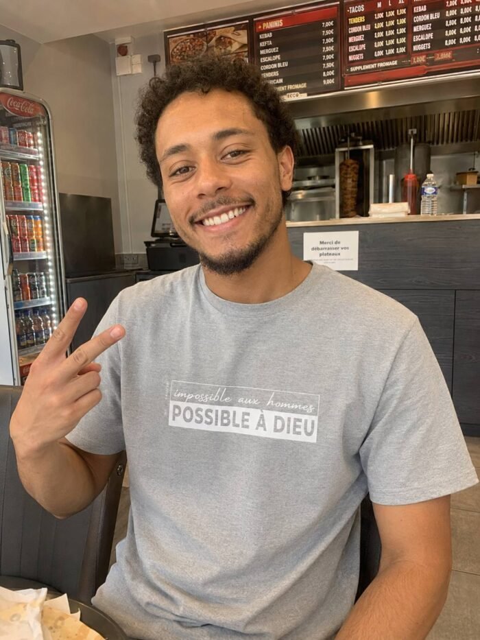 T-shirt chrétien homme “Possible à Dieu” | En couleurs – Image 9