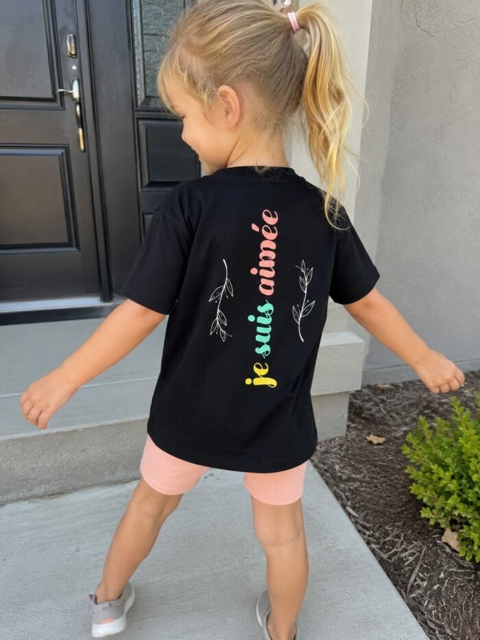 T-shirt chrétien fille “Je suis aimée” | noir – Image 2
