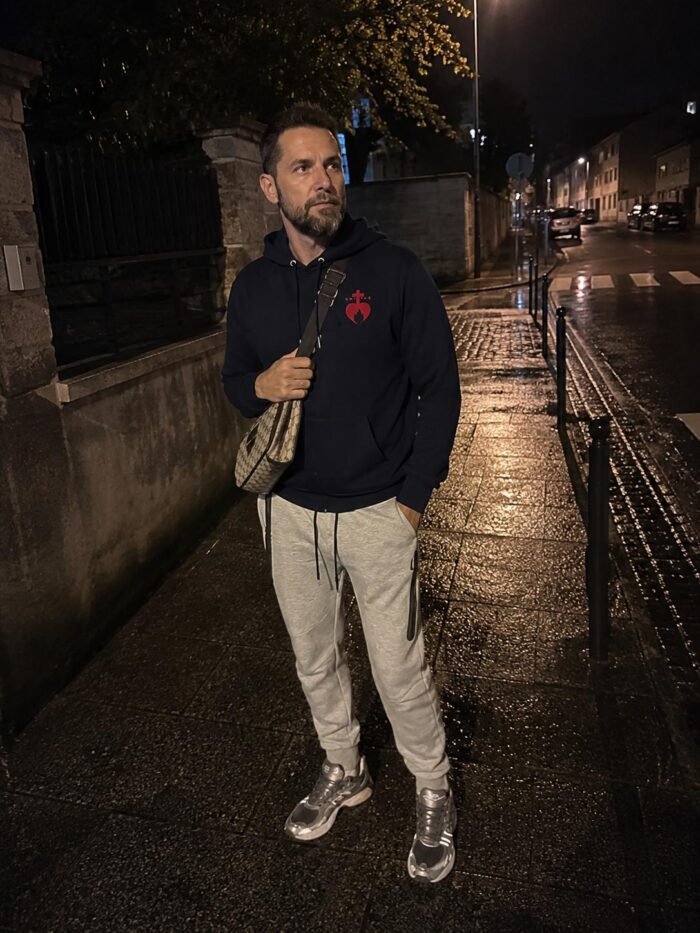 Sweat à capuche brodé "Sacré-Cœur" homme | Hoodie chrétien – Image 11