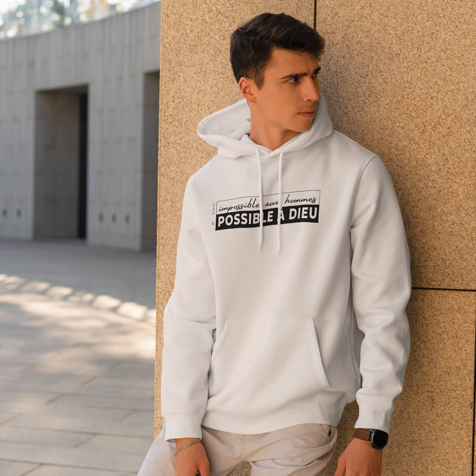 sweat-a-capuche-chretien-homme-possible-a-dieu-blanc Sweat à capuche chrétien homme “Possible à Dieu” | Blanc – Image 1