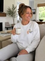 Sweat chrétien femme “La joie est un don” | Couleurs claires – Image 4