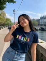 T-shirt chrétien femme “Jésus le chemin... ” | couleurs sombres – Image 2