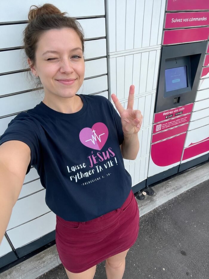 T-shirt chrétien femme “Laisse Jésus rythmer ta vie” – Image 2