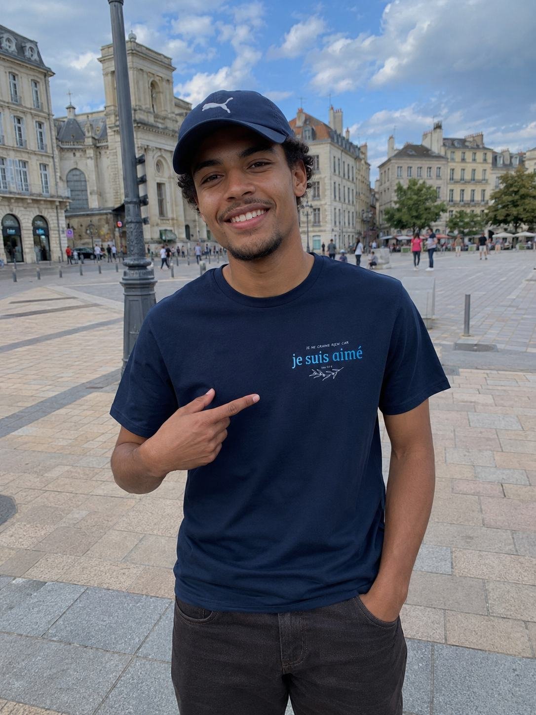 t-shirt-chretien-homme-je-suis-aime-noir-bleu-marine 8 T-shirt chrétien homme “Je suis aimé” | Couleurs – Image 1
