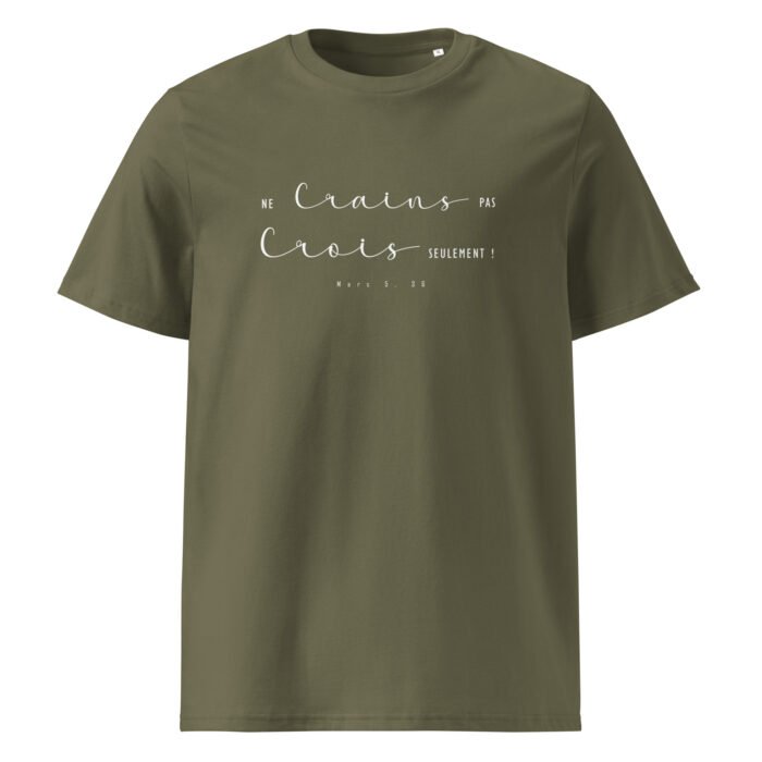 Olive green T shirt with white cursive French text on the chest and a small Bible verse Marc 536